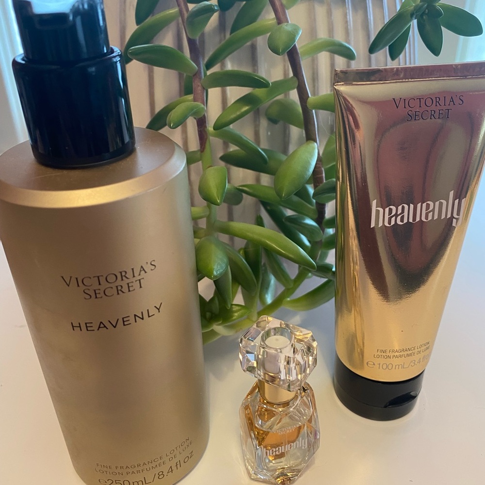Victoria's Secret Mini Eau de Parfum in Clear Crystal with two lotions - Picture 2 of 3